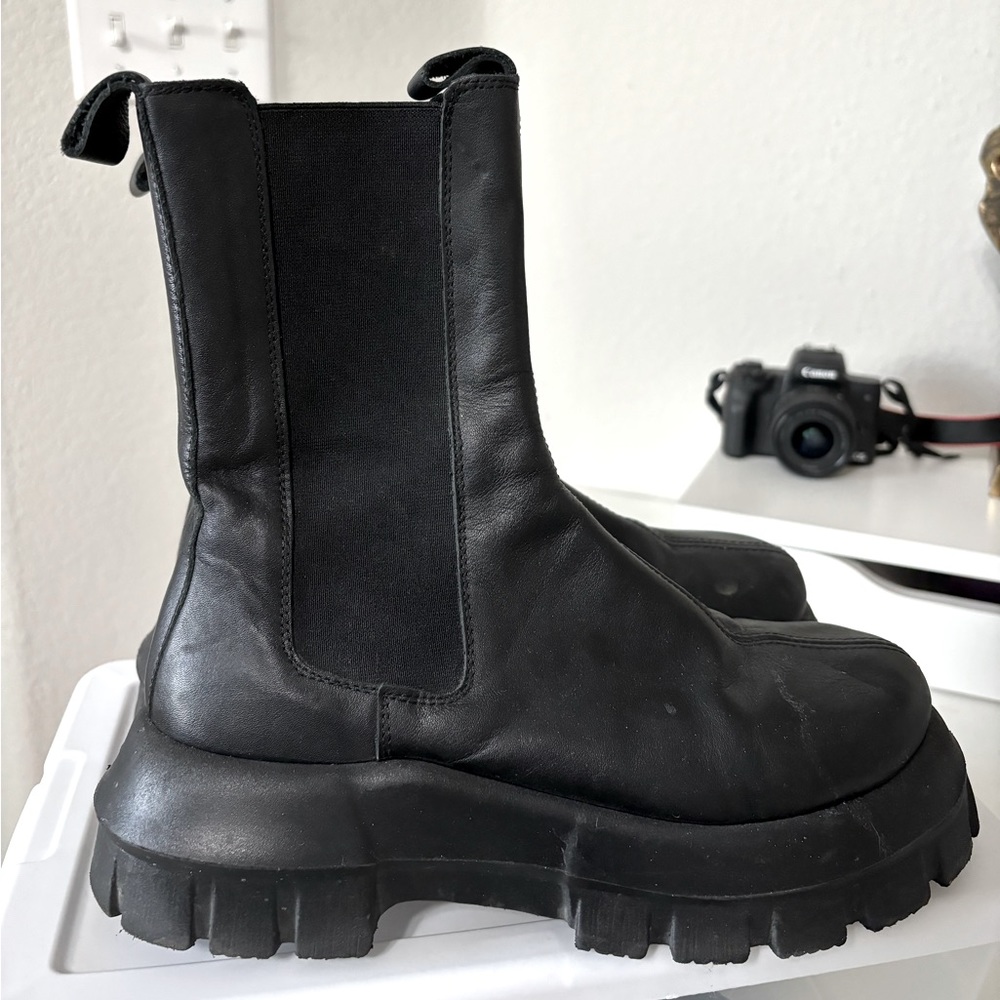 ASOS DESIGN Aqum premium leather chunky chelsea boots in Black women size 7